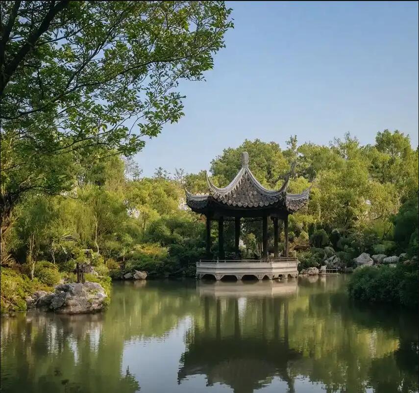 鸡西梨树访旋餐饮有限公司